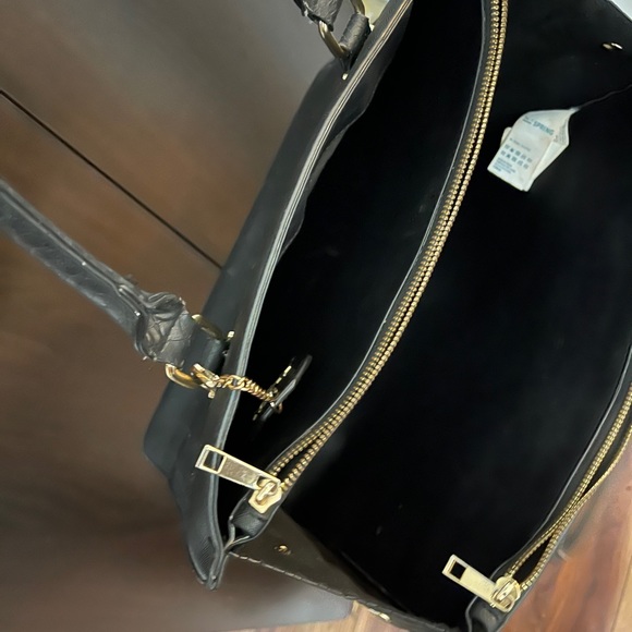 Black purse with gold - Picture 3 of 3